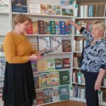 В Арабовщинской СБ оформлена книжная выставка-просмотр «Беларусь. Народ. Государство. Время.»
